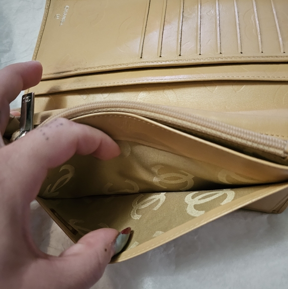 Chanel Cream and Black Cambon Bifold Wallet - Picture 13 of 16